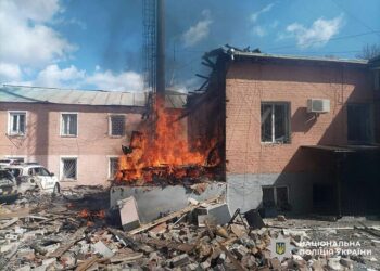 Російські дрони атакували Прилуки, сталася пожежа у відділку поліції