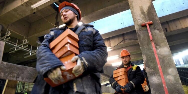 Борги, мігранти і Telegram – розвідка України назвала головні страхи росіян