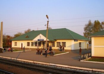 Поблизу станції Коломак вантажівка зіткнулася з пасажирським поїздом, рейси на Харківщині затримуються