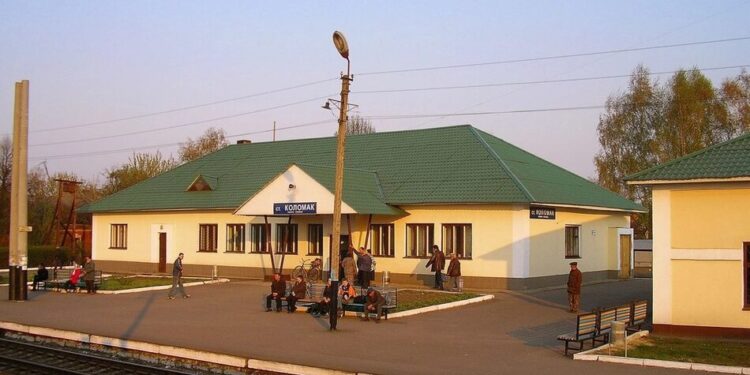 Поблизу станції Коломак вантажівка зіткнулася з пасажирським поїздом, рейси на Харківщині затримуються