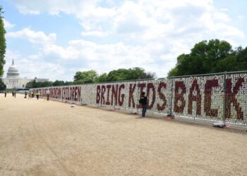 У Вашингтоні встановили 20 тис. ведмедиків, як символ викрадених дітей України – Стефанішина закликала посилити тиск на росію