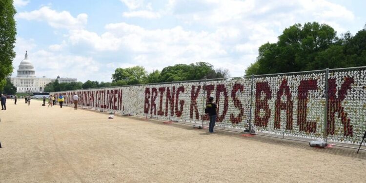 У Вашингтоні встановили 20 тис. ведмедиків, як символ викрадених дітей України – Стефанішина закликала посилити тиск на росію