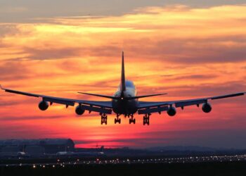 Скорочення авіарейсів не врятує світ від глобальної нафтової кризи – Financial Times