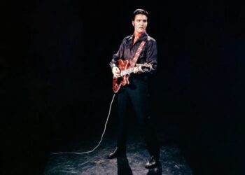 Гітару Елвіса Преслі з легендарного шоу виставили на аукціон за мільйони