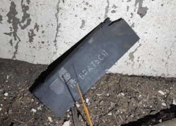 Атака рф на Київ призвела до ДТП з постраждалим, уламки впали на недобудову і цвинтар – мер