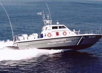 Біля Криту врятували 38 мігрантів із човна, що потрапив у біду під час переходу з Африки