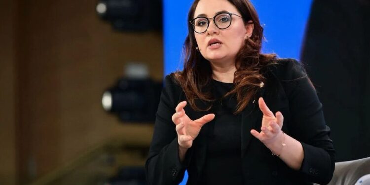 Закупівлі, ціни і будівництво біля аеродромів – Свириденко роз'яснила рішення "будівельного Кабміну"