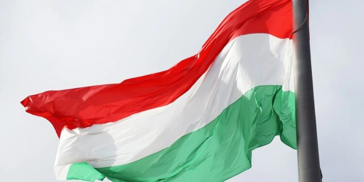 В Угорщині опозиційна "Тиса" може отримати дві третини голосів у парламенті – опитування