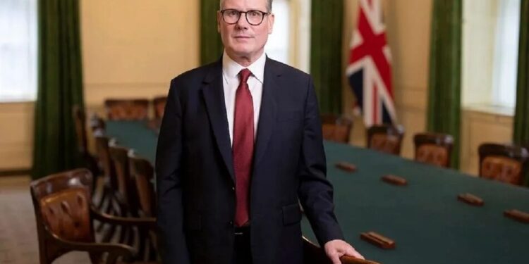 Міністри Британії підтримали Стармера на тлі закликів до його відставки