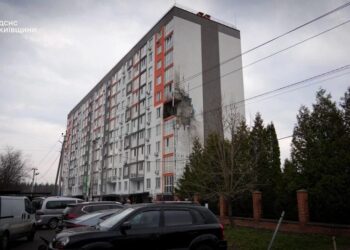 росія атакувала Україну майже пів тисячею ракет і дронів, в Обухові влучання у житловий будинок – голова МЗС