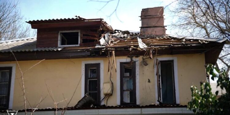 Центр Чорноморська зазнав дронової атаки рф – показали наслідки