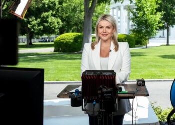 Речниця Білого дому Лівітт оголосила про декретну відпустку