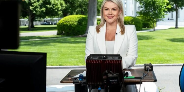 Речниця Білого дому Лівітт оголосила про декретну відпустку