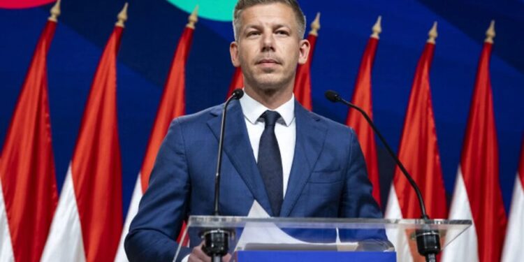 Сійярто з'явився після "зникнення" під час оголошення поразки Орбаном – Мадяр заявив, його знайшли у МЗС, де знищують санкційні документи