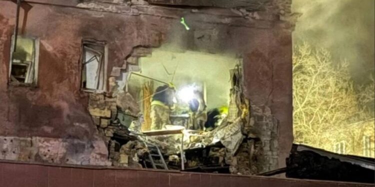 росіяни вдарили по житлових будинках в Одесі, є постраждалі та руйнування