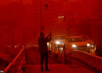 Небо стало червоним – Крит накрила пилова хмара з Сахари