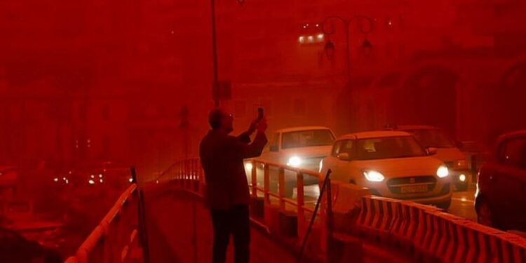 Небо стало червоним – Крит накрила пилова хмара з Сахари