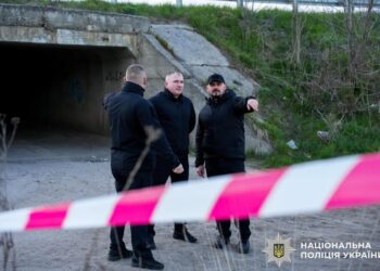 На Рівненщині чоловік з автомата стріляв у військових ТЦК і поліцейського, є поранені, стрілка шукають – поліція