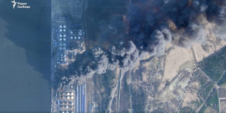 Мінімум 30% резервуарів – у ЦПД РНБО назвали масштаб уражень у російському порту усть-луга