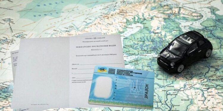 Українцям пояснили, на який термін видають міжнародне посвідчення водія