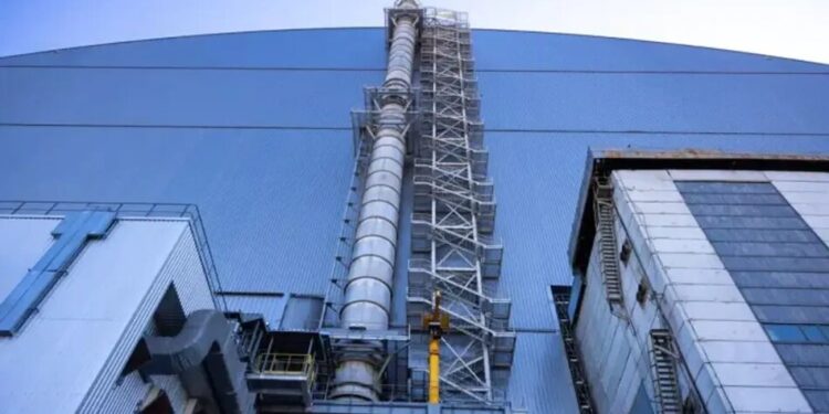 Ракети рф пролітають поблизу Чорнобиля, створюючи ризик великої аварії – Reuters