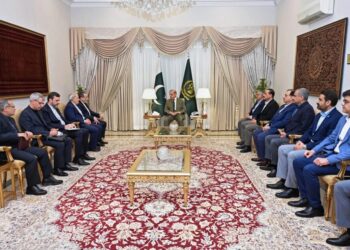 Переговори США та Ірану в Пакистані зірвалися ще до початку, глава МЗС Ірану залишив Ісламабад