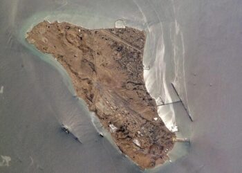 США атакували десятки іранських військових об'єктів на острові Харк