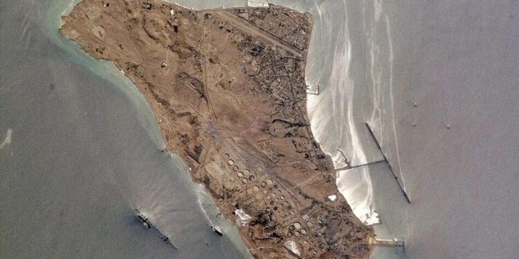 США атакували десятки іранських військових об'єктів на острові Харк