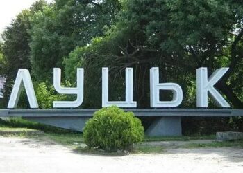 росія атакувала Луцьк "шахедами", є пошкодження і пожежі на складах