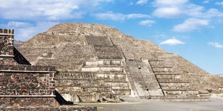 У Мексиці стрілок відкрив вогонь по туристах біля древніх пірамід, є жертва