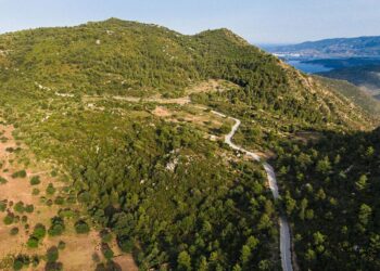 Вулкан у Греції, який вважали сплячим 100 000 років, насправді накопичує магму під землею