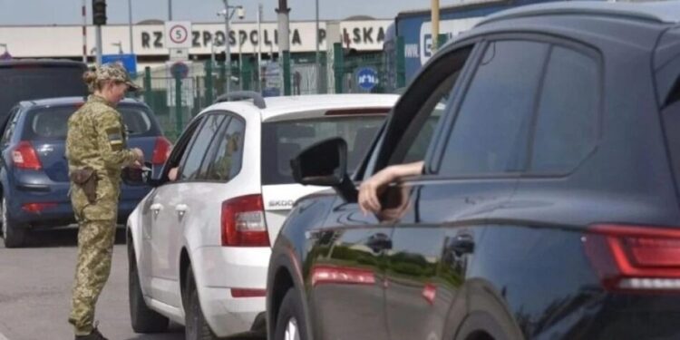В Україні для легкових авто спростять перетин кордону –  місце в черзі можна буде бронювати онлайн