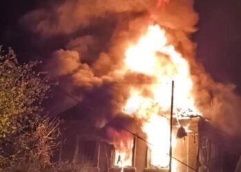 Миколаїв під атакою ворожих дронів, у приватному секторі спалахнула пожежа