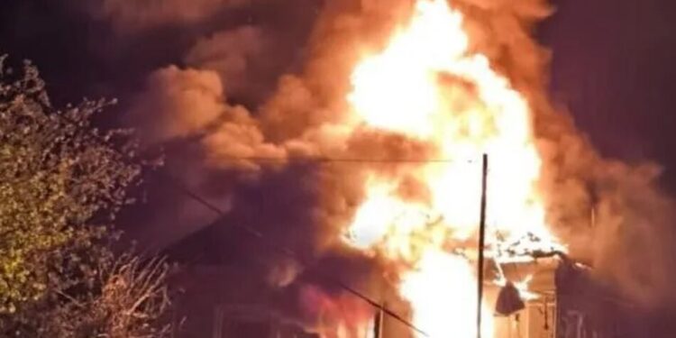 Миколаїв під атакою ворожих дронів, у приватному секторі спалахнула пожежа