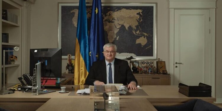 Україна скасувала рекомендацію утриматися від поїздок до Угорщини після поразки партії Орбана, готова працювати над нормалізацією відносин