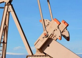 Експорт російської нафти обвалився через удари дронів, що паралізували порти Балтії – Bloomberg