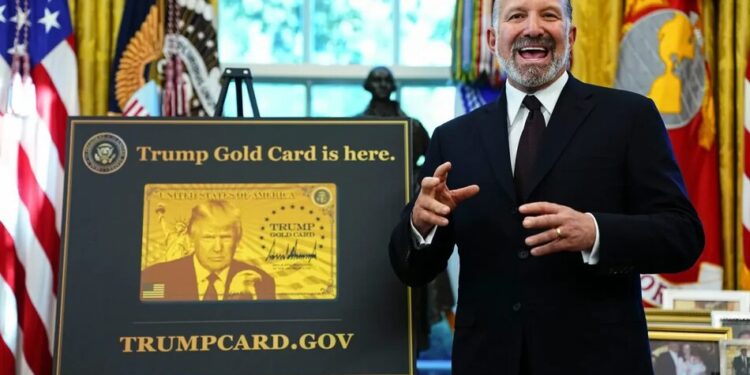 У США поки що лише одна людина отримала "золоту карту" Трампа