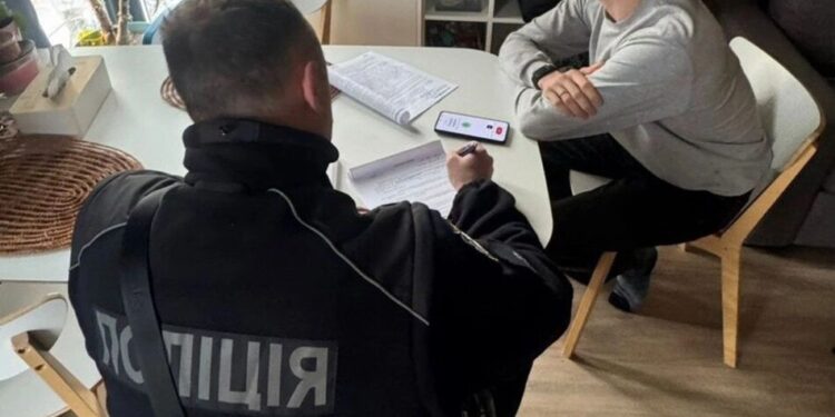 Вкрали понад 4 млн гривень через фейкове ПЗ – в Україні затримали групу шахраїв