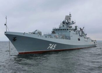 рф відправила фрегат ВМФ конвоювати санкційні танкери – у кремлі кажуть про "піратство"