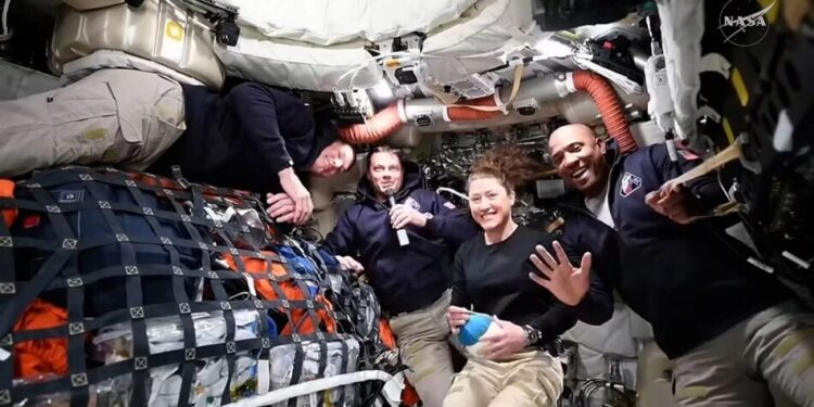 Екіпаж Artemis II поділився деталями місії та враженнями від польоту навколо Місяця