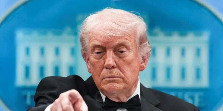 Трамп заявив, що стрілянина не зупинить його від перемоги у війні з Іраном