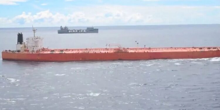 США перехопили у морі підсанкційне судно M/T Tifani без державної приналежності