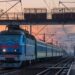 Укрзалізниця зупинила частину потягів і евакуює пасажирів через атаку дронів на Київщині