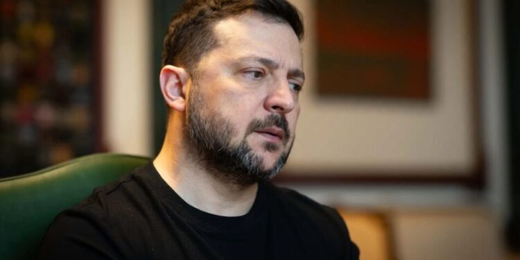 Зеленський привітав Петера Мадяра з перемогою на виборах в Угорщині