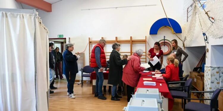 Новий рекорд: в Угорщині явка виборців на 15:00 сягнула 66,01%