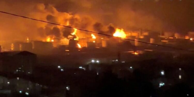 Нафтопереробний завод в туапсе зупинив роботу після дронової атаки 16 квітня – Reuters