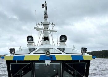 Естонський патрульний катер через технічну несправність віднесло в російські води