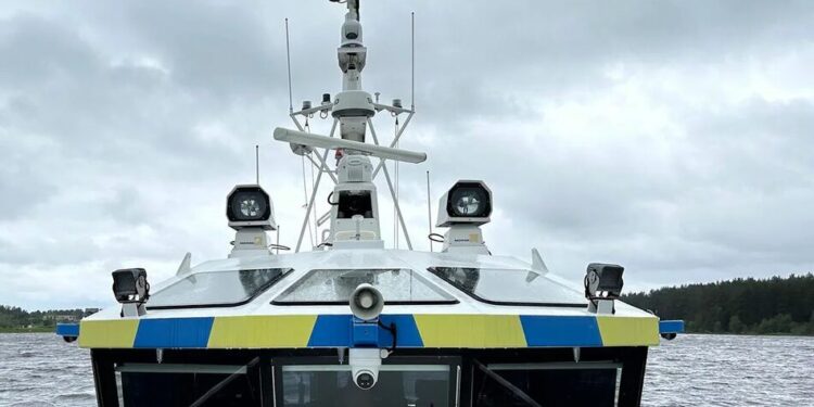 Естонський патрульний катер через технічну несправність віднесло в російські води