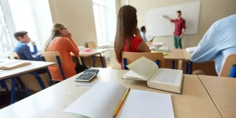 "Пане вчителю" – можна. Освітній омбудсмен пояснила, як правильно звертатися до педагогів