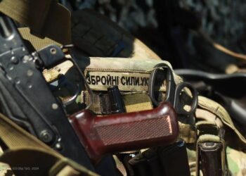 В Україні готують нові військові контракти зі змінами до зарплати – Прем'єр каже, планують цього року